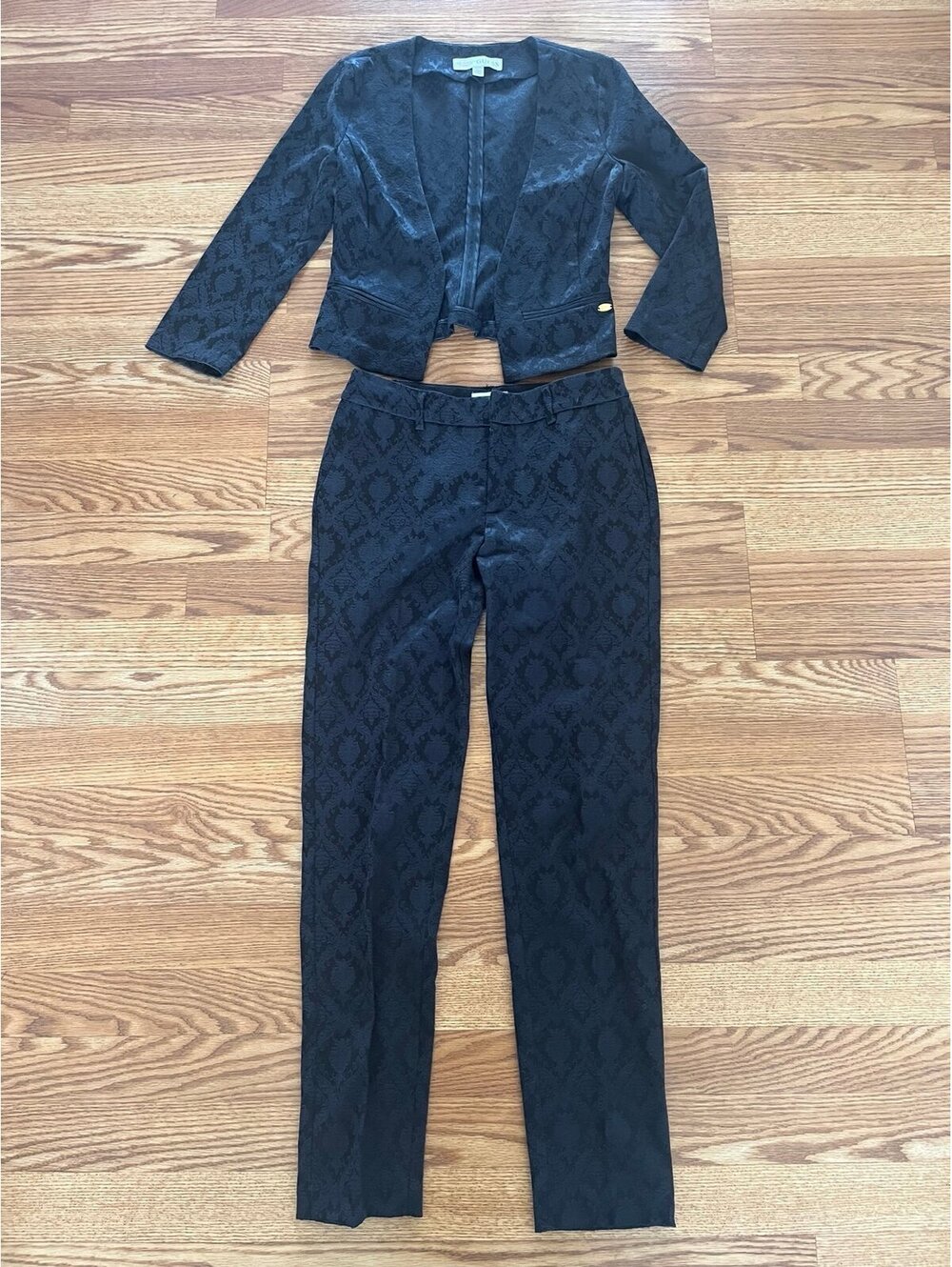 GUESS women’s two piece pant suit with blazer black jacquard damask pattern XS